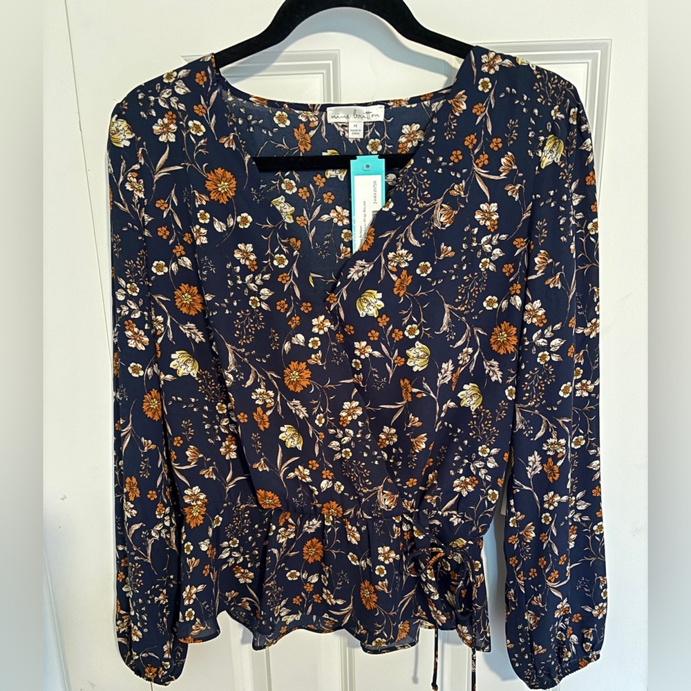 Dark Blue Floral Women's Blouse Size Medium.